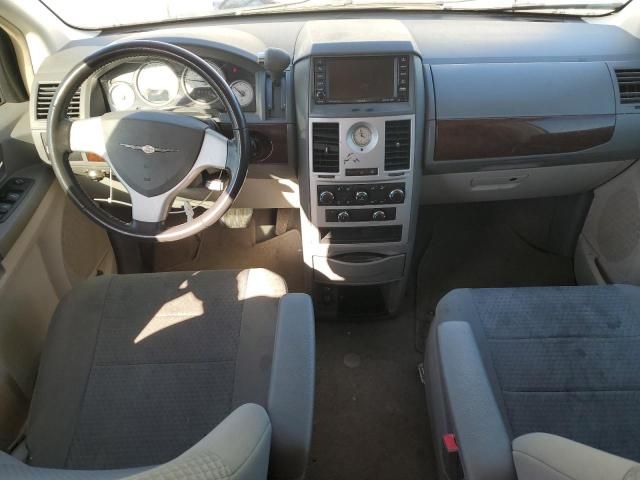 2010 Chrysler Town & Country LX