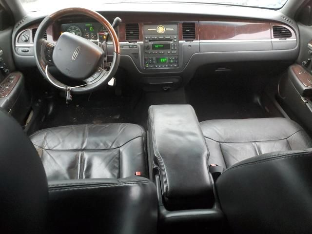 2006 Lincoln Town Car Signature Limited