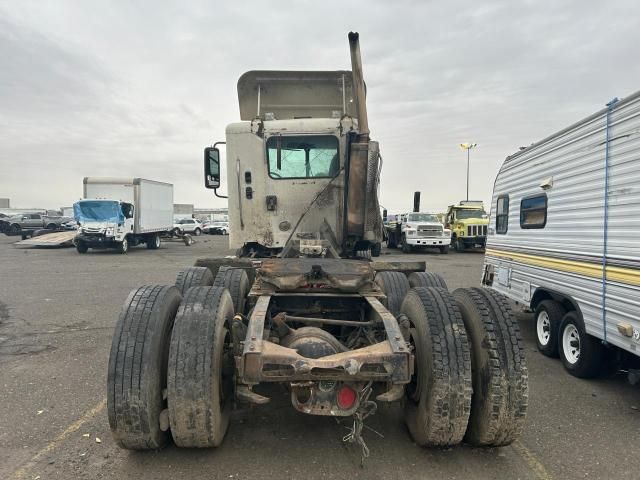 2005 Freightliner Conventional Columbia