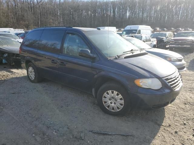 2005 Chrysler Town & Country LX