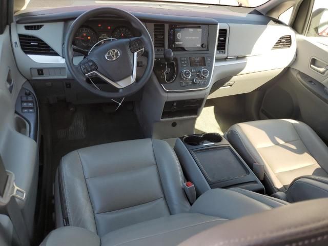 2017 Toyota Sienna LE