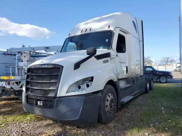 2021 Freightliner Cascadia 126