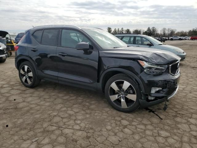 2020 Volvo XC40 T5 Momentum