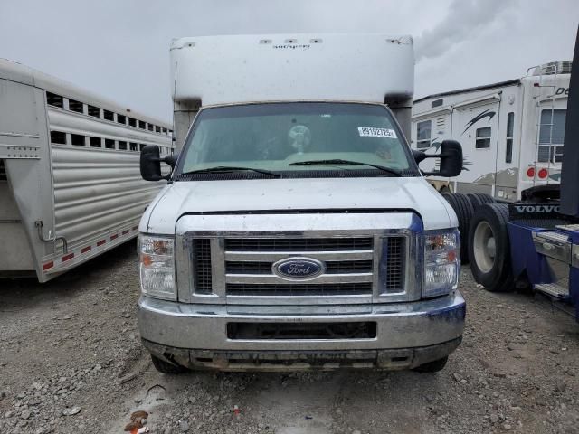 2018 Ford Econoline E350 Super Duty Cutaway Van