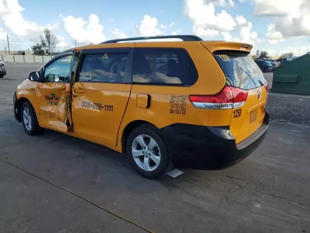 2013 Toyota Sienna LE