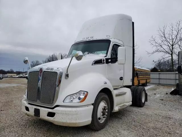 2015 Kenworth Construction T680