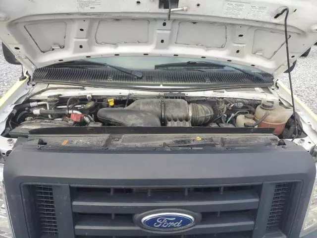 2018 Ford Econoline E450 Super Duty Cutaway Van