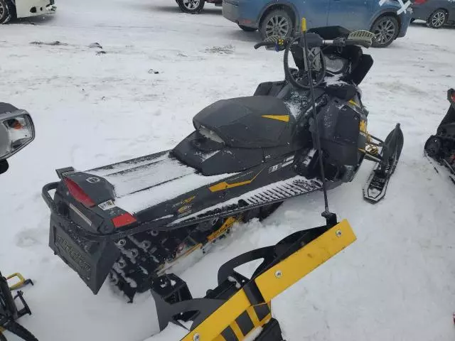 2013 Skidoo 2013 Skidoo Snowbmobil