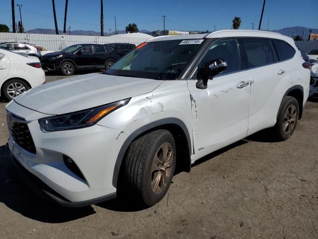 2022 Toyota Highlander Hybrid XLE