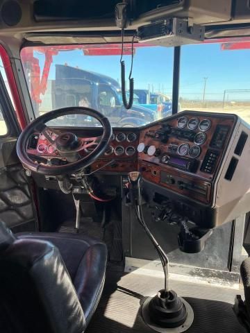 2004 Freightliner Conventional Classic 120