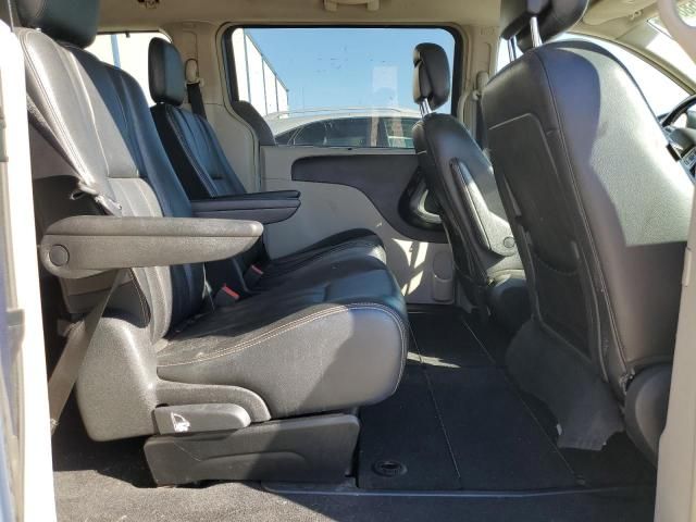 2011 Chrysler Town & Country Touring L