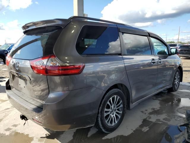 2020 Toyota Sienna XLE