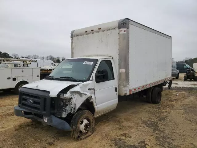 2019 Ford Econoline E450 Super Duty Cutaway Van