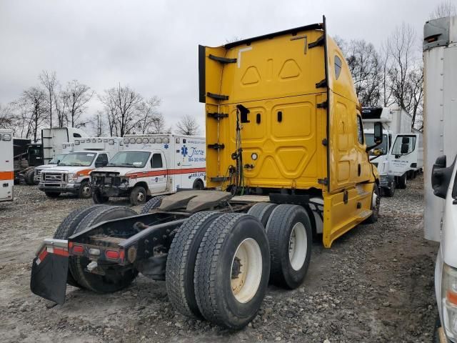 2019 Freightliner Cascadia 126