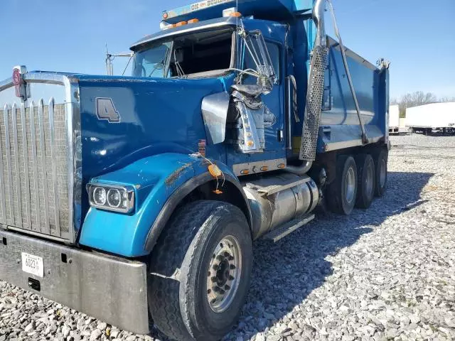 2021 Kenworth Construction W900