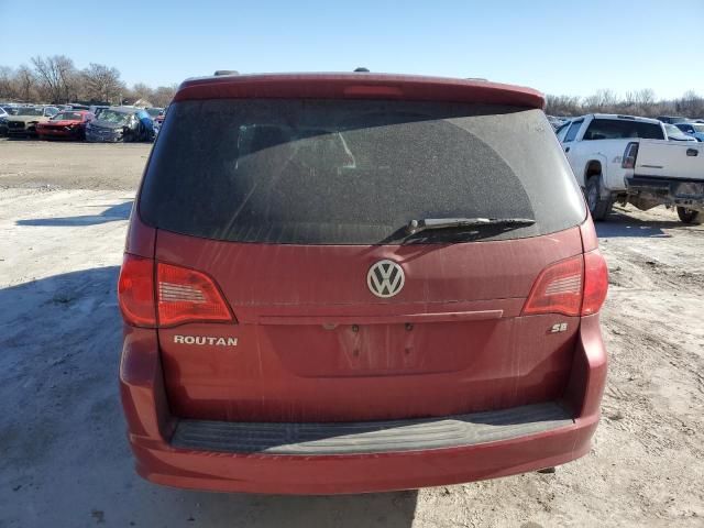 2014 Volkswagen Routan SE