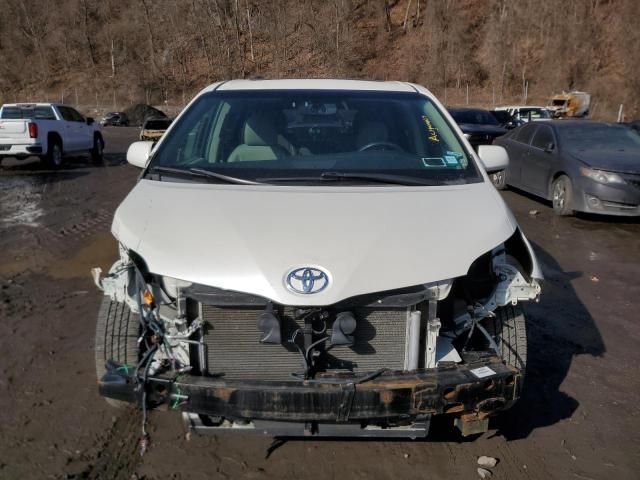 2017 Toyota Sienna XLE