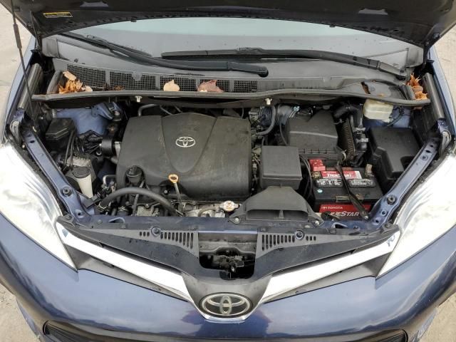 2018 Toyota Sienna LE