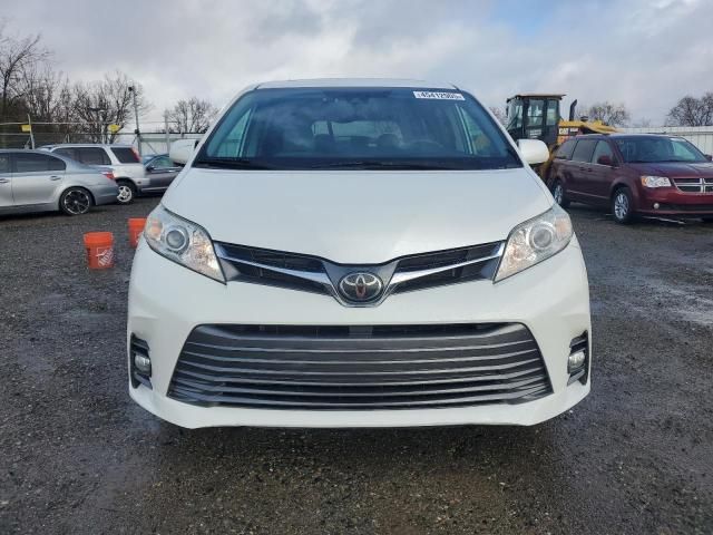 2019 Toyota Sienna XLE