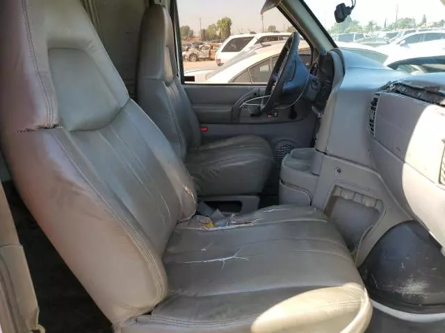 2002 GMC Safari XT