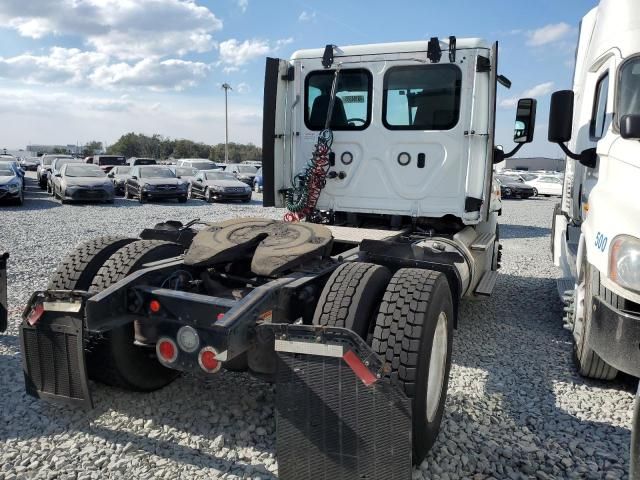 2020 Freightliner Cascadia 113