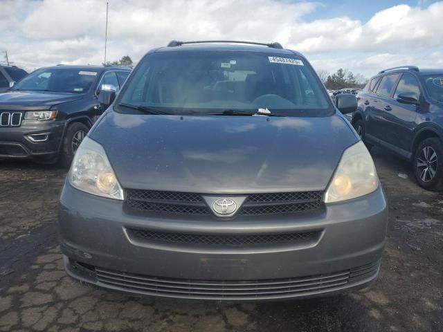 2004 Toyota Sienna LE