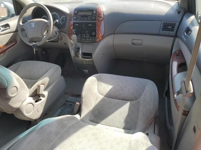 2004 Toyota Sienna XLE