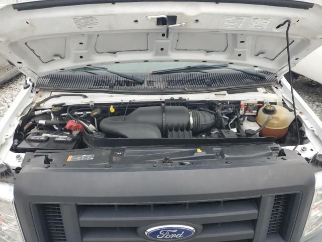 2017 Ford Econoline E450 Super Duty Cutaway Van