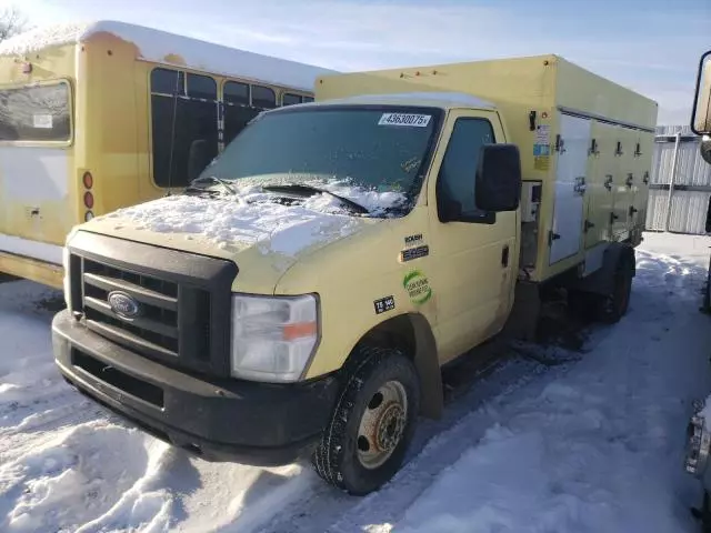 2019 Ford Econoline E450 Super Duty Cutaway Van