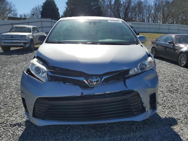 2018 Toyota Sienna LE