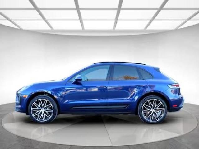 2023 Porsche Macan Base