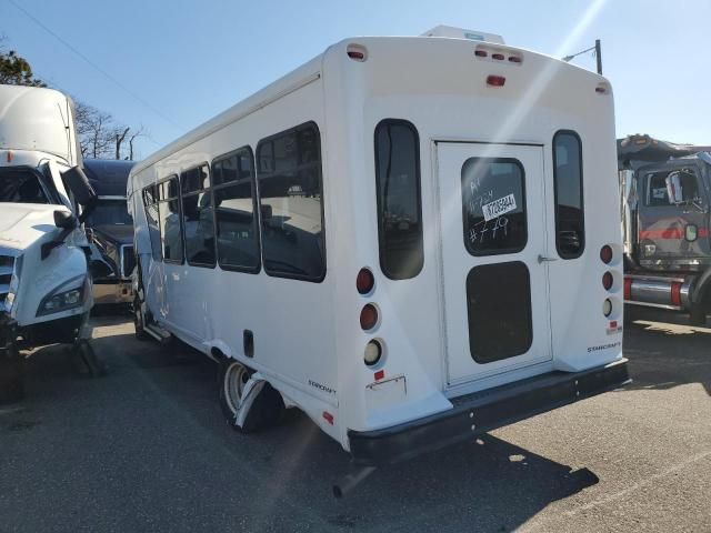 2015 Ford Econoline E450 Super Duty Cutaway Van