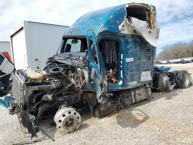 2019 Freightliner Cascadia 126