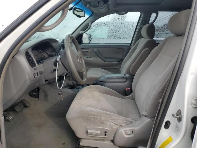 2004 Toyota Sequoia SR5