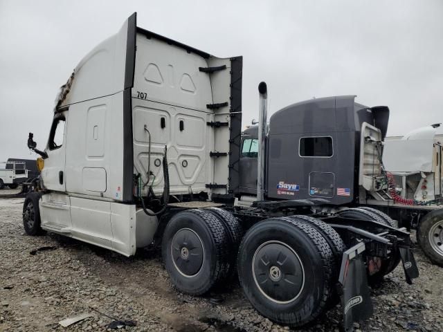 2020 Freightliner Cascadia 126