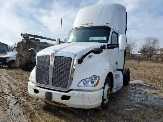 2015 Kenworth Construction T680