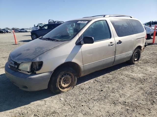 2001 Toyota Sienna LE