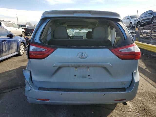 2017 Toyota Sienna XLE