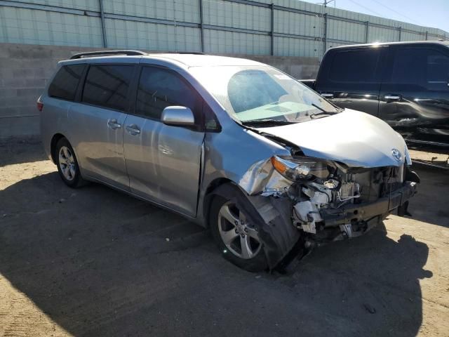 2016 Toyota Sienna LE