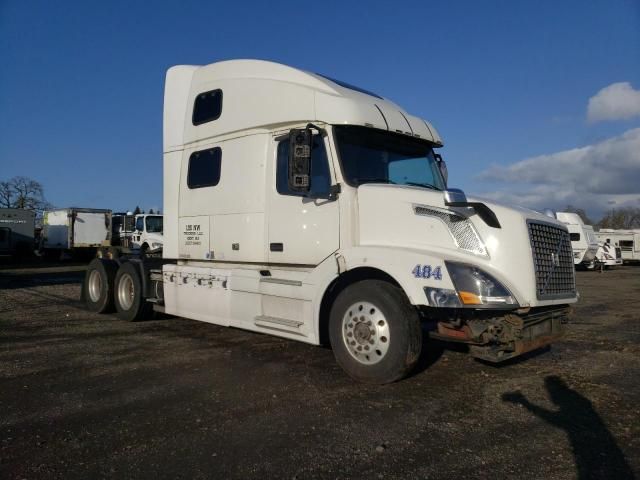 2009 Volvo VN Semi Truck