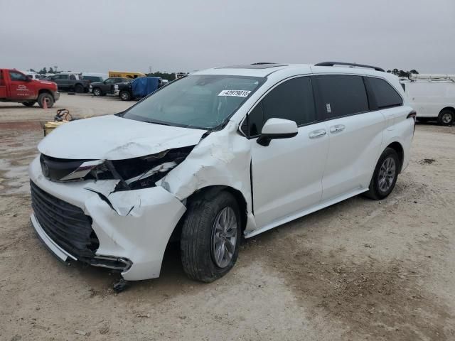 2022 Toyota Sienna XLE