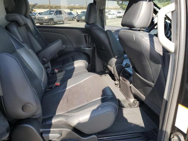 2017 Toyota Sienna SE