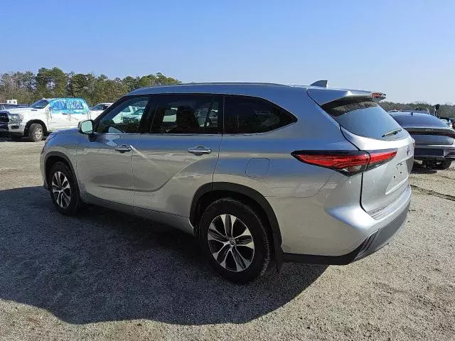 2022 Toyota Highlander Hybrid XLE