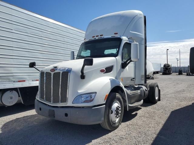 2017 Peterbilt 579