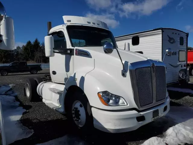 2014 Kenworth Construction T680