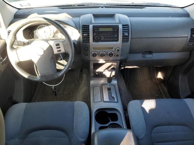 2005 Nissan Pathfinder LE