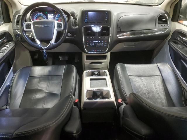 2014 Chrysler Town & Country Touring L