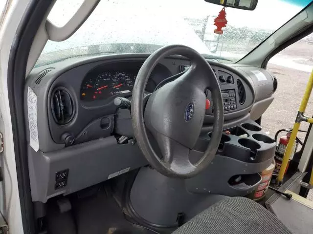 2008 Ford Econoline E450 Super Duty Cutaway Van