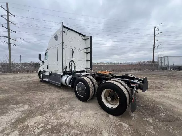 2020 Freightliner Cascadia 126