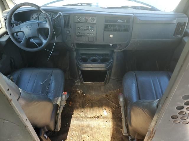 2004 Chevrolet Express G2500